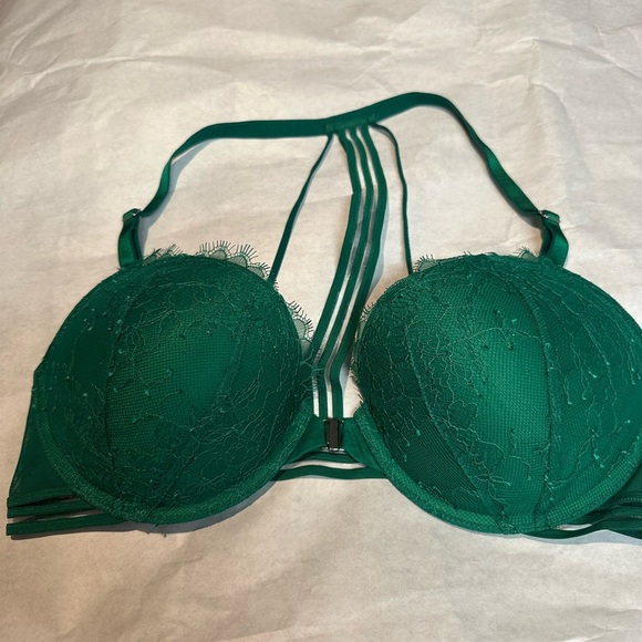 Victoria's Secret Emerald Green Push-Up Bra with Decorative Charm - Picture 2 of 9